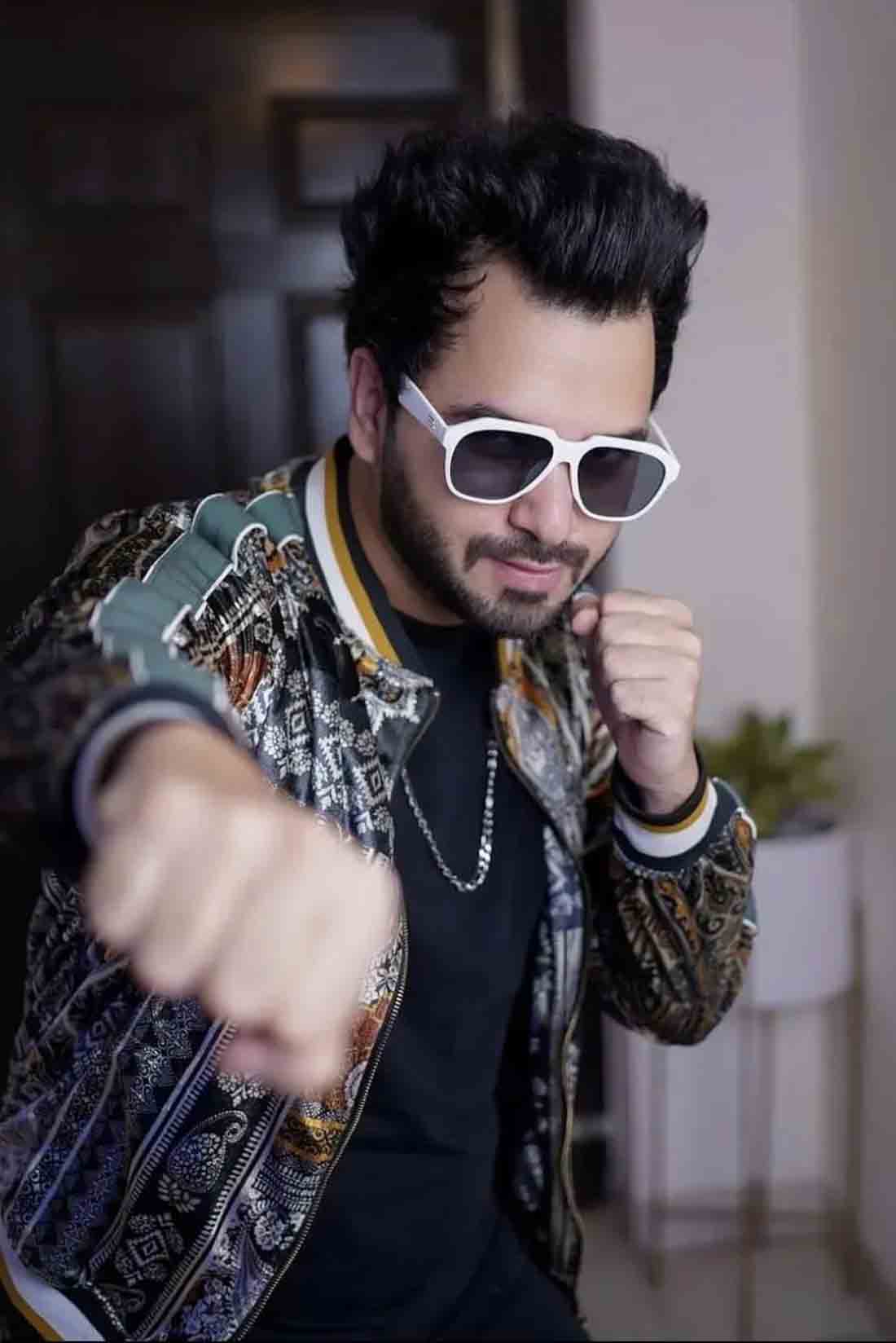 eyemyeye harsh pandit